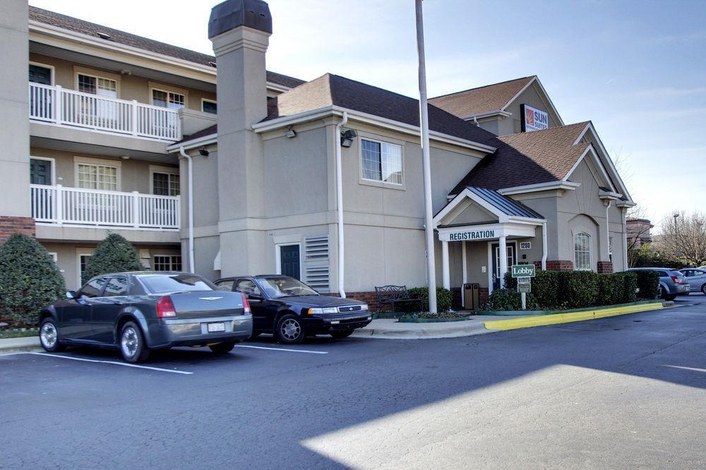 Intown Suites Extended Stay Greensboro Nc - Lanada ภายนอก รูปภาพ