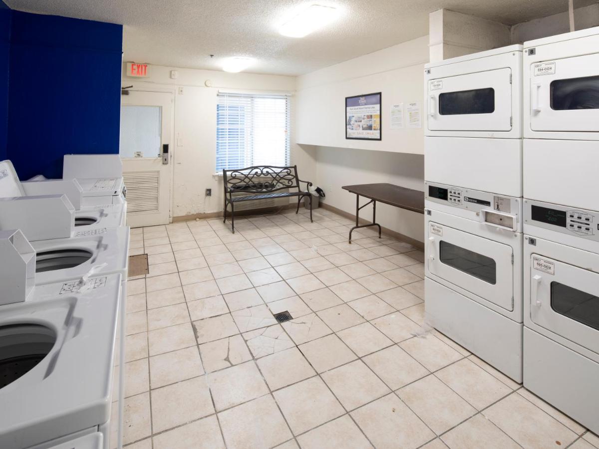 Intown Suites Extended Stay Greensboro Nc - Lanada ภายนอก รูปภาพ