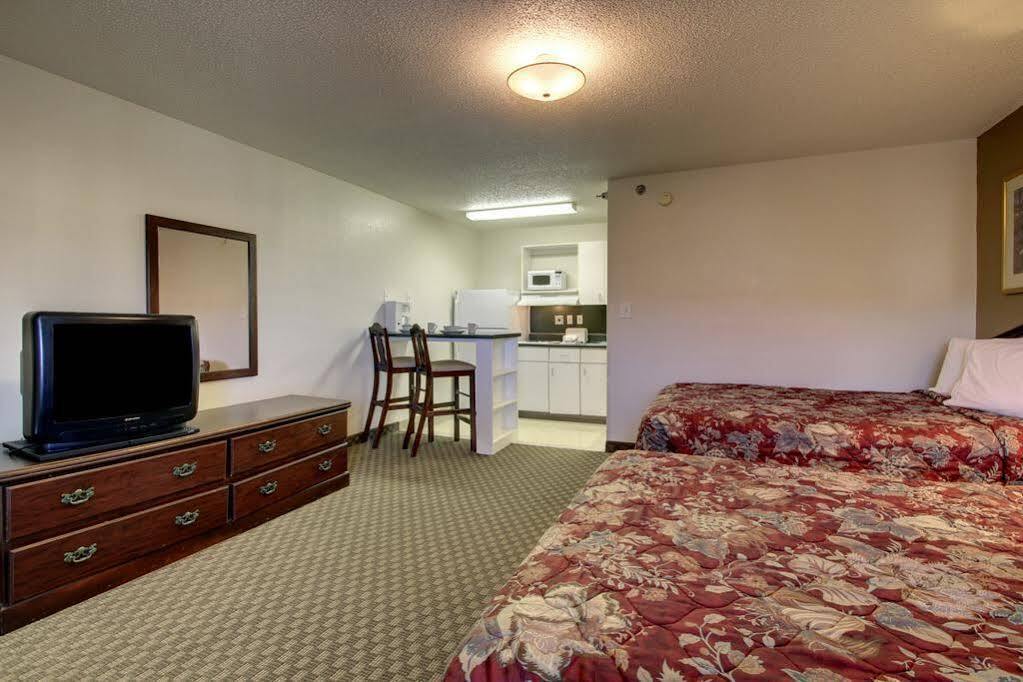 Intown Suites Extended Stay Greensboro Nc - Lanada ภายนอก รูปภาพ