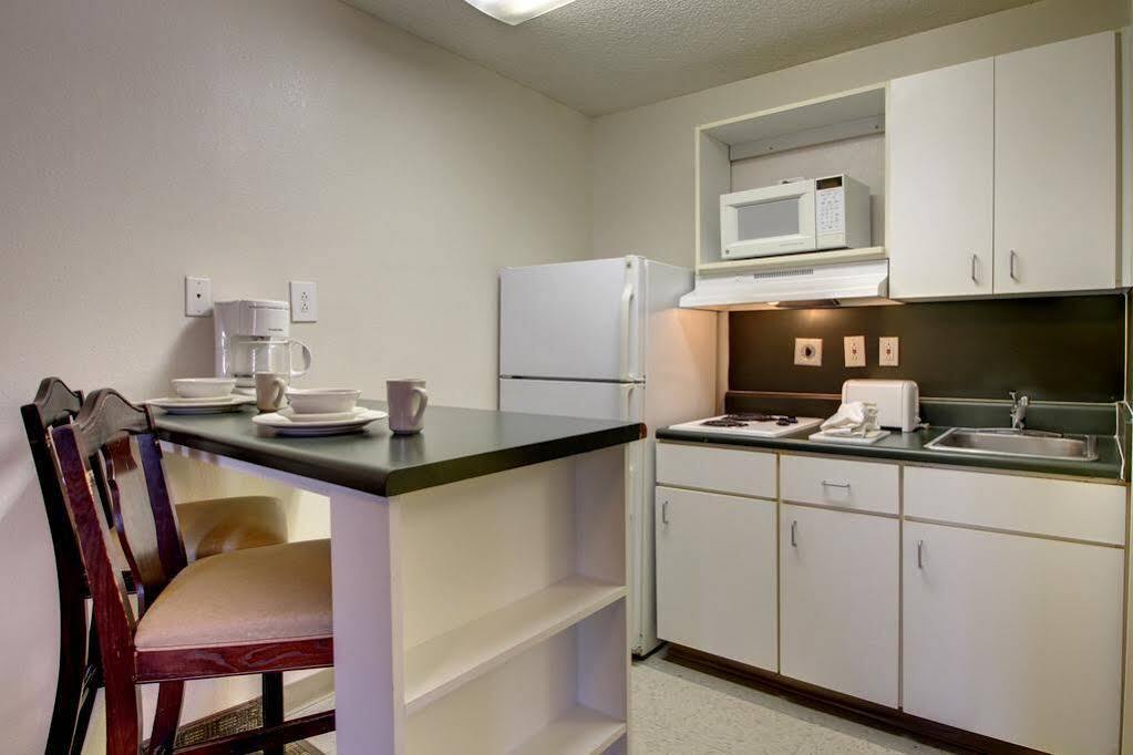 Intown Suites Extended Stay Greensboro Nc - Lanada ภายนอก รูปภาพ