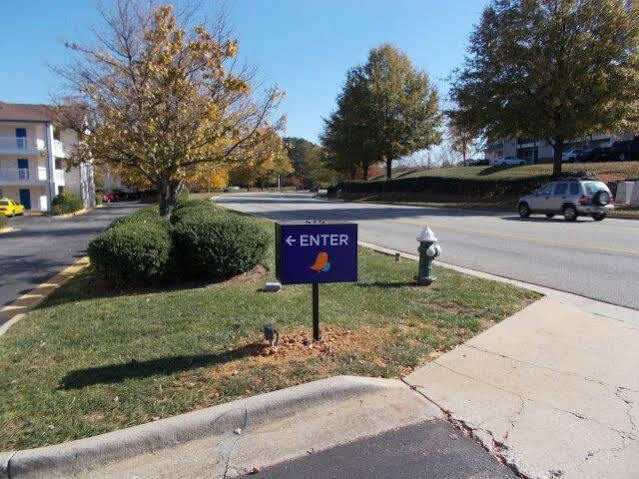 Intown Suites Extended Stay Greensboro Nc - Lanada ภายนอก รูปภาพ